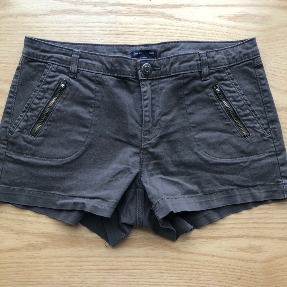 Gap army green shorts